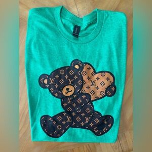 Christmas 🎅🏻 NeW Green Shirt with Bear Design